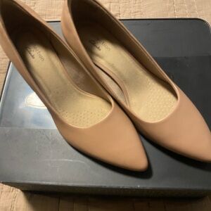 Clarks Tan Heels Classic Elegant Design